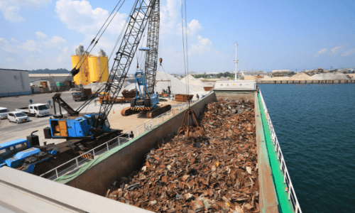 輸送 処理を終えた鉄スクラップは、鉄筋の原料として船に積み込み沖縄へ輸送されます。